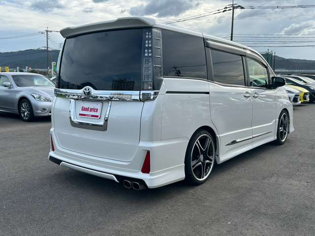 Toyota Voxy 6
