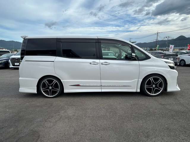 Toyota Voxy 7