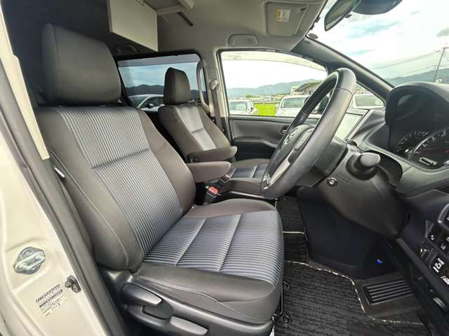 Toyota Voxy 10