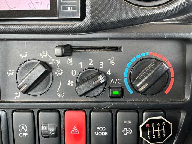 Hino Dutro 9