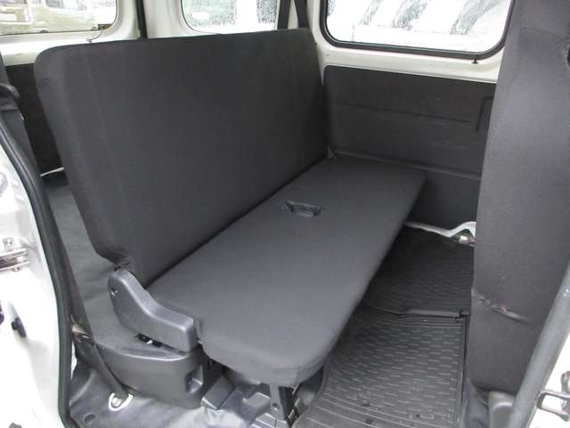 Daihatsu Hijet Cargo 12