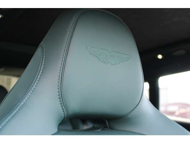 Aston Martin DBX 11
