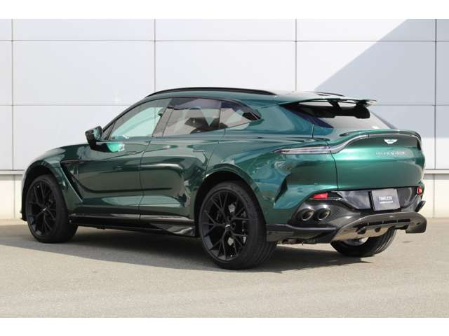 Aston Martin DBX 2
