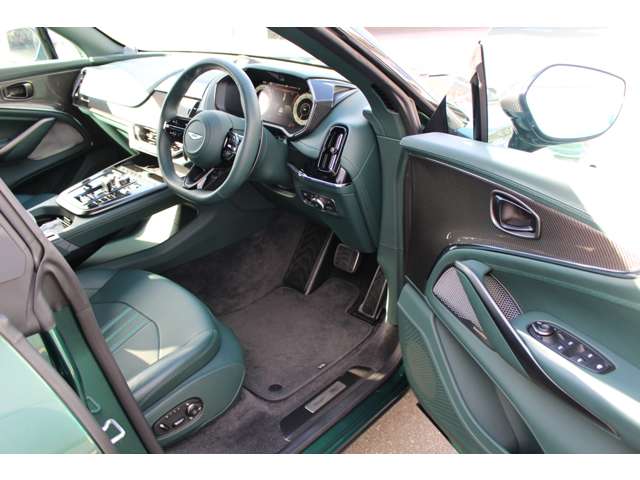 Aston Martin DBX 3