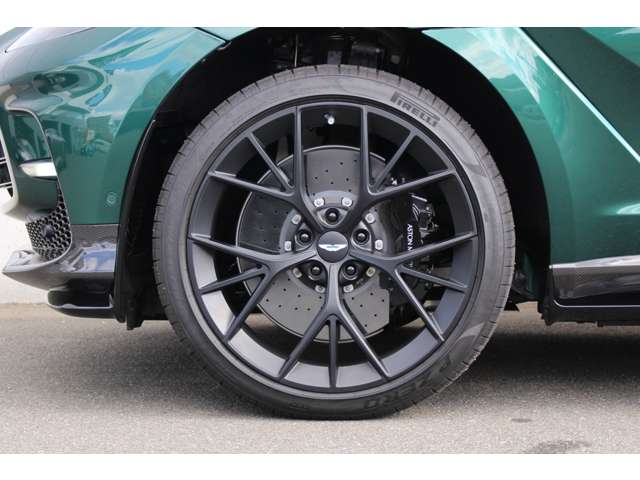 Aston Martin DBX 4