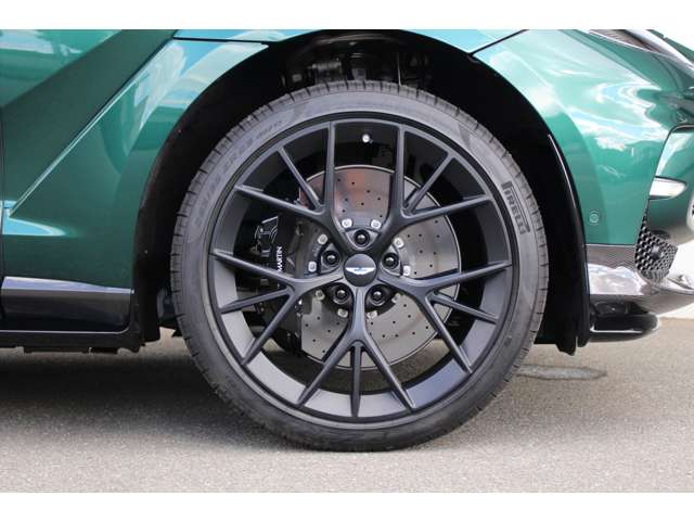 Aston Martin DBX 6