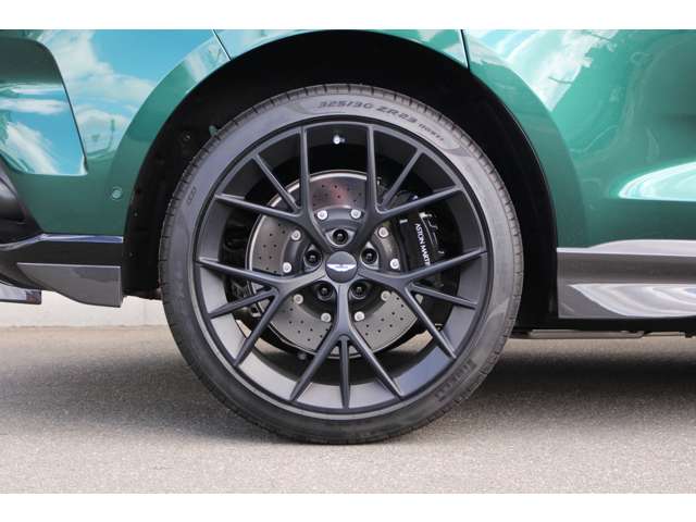 Aston Martin DBX 7