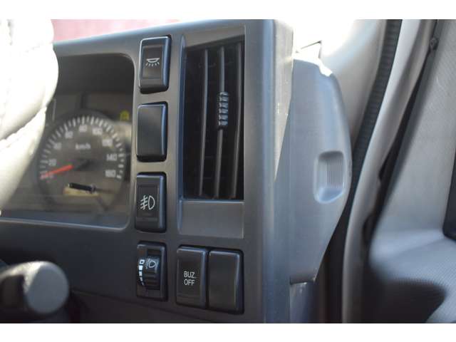 Isuzu Elf 10