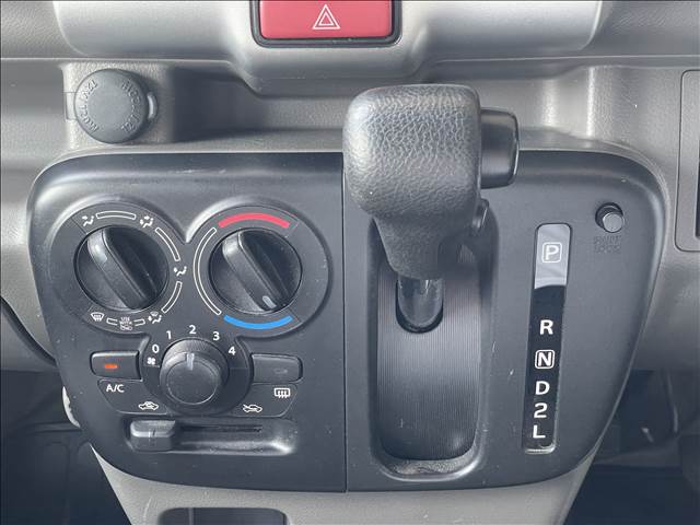 Nissan NV100 Clipper 12