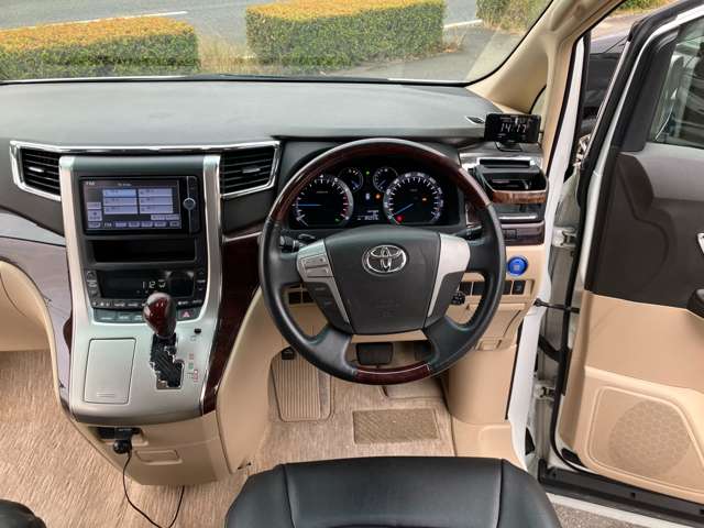 Toyota Vellfire 11