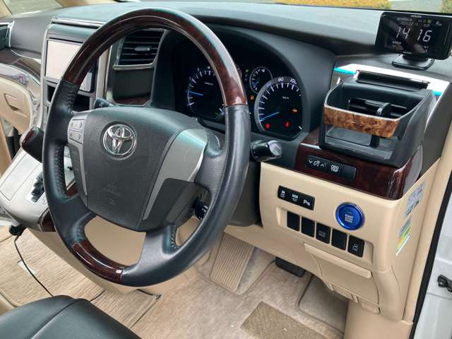 Toyota Vellfire 12