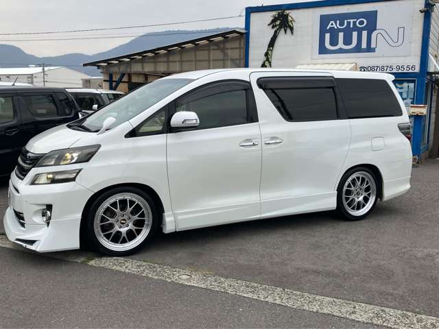 Toyota Vellfire 2
