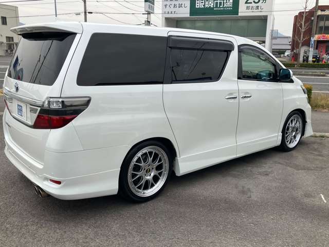 Toyota Vellfire 9