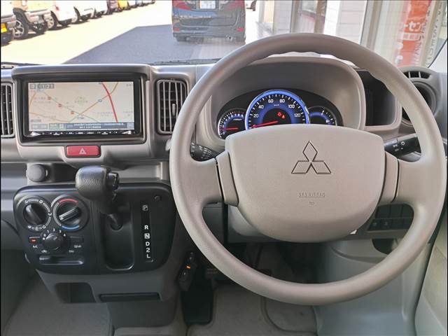 Mitsubishi Minicab Van 4
