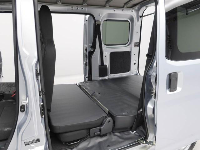 Daihatsu Hijet Cargo 6
