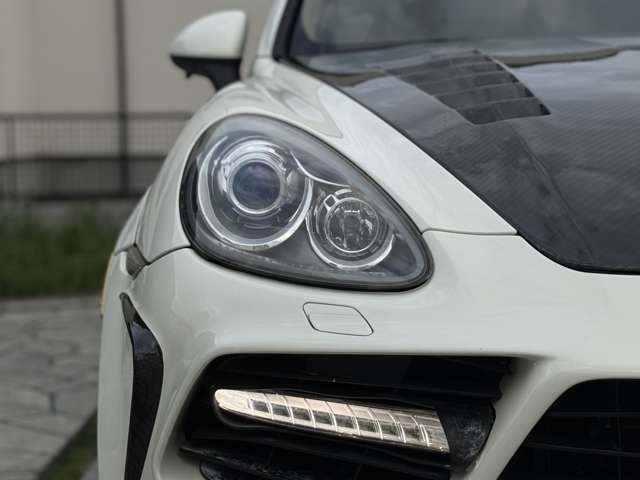 Porsche Cayenne 8