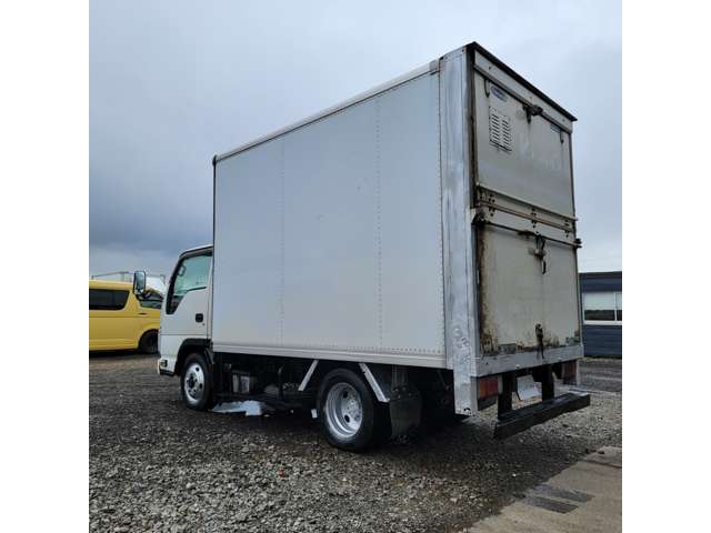 Isuzu Elf 8