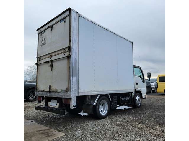 Isuzu Elf 10
