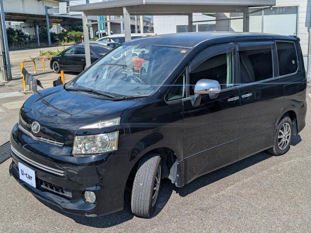 Toyota Voxy 11