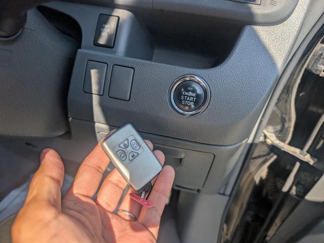 Toyota Voxy 12