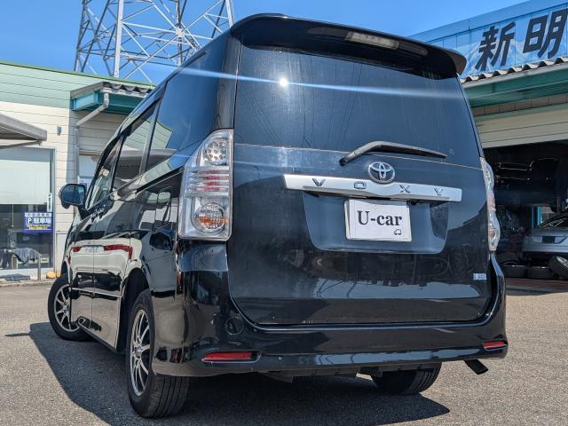 Toyota Voxy 3