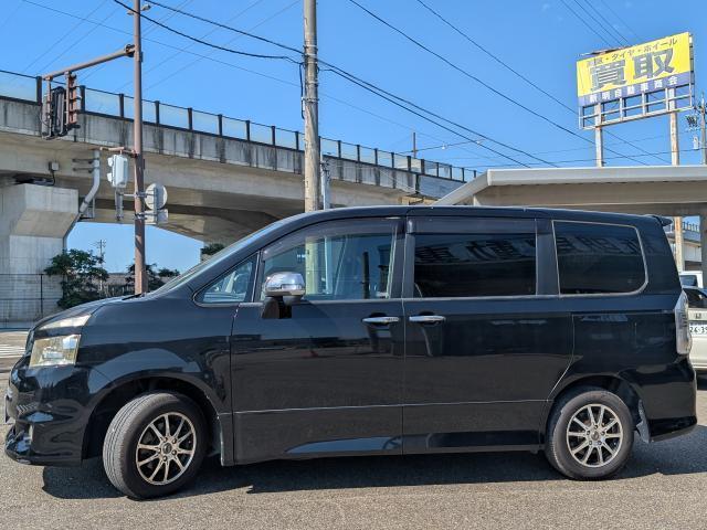 Toyota Voxy 6