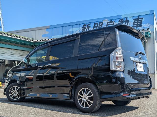 Toyota Voxy 7