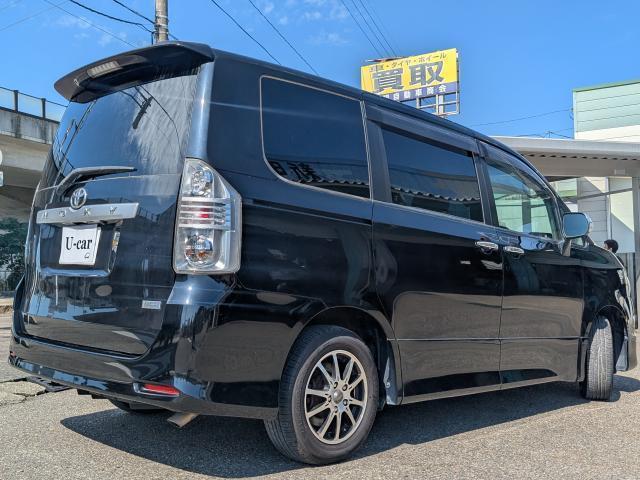 Toyota Voxy 8