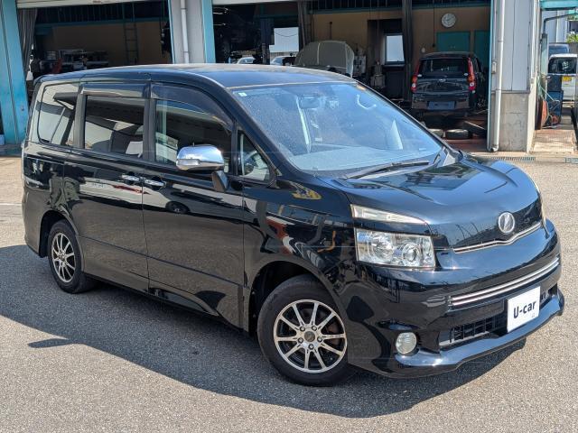 Toyota Voxy 9