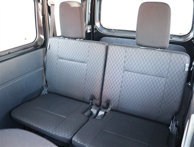 Daihatsu Hijet Cargo 6