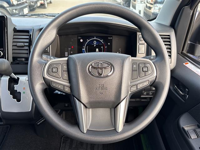 Toyota Hiace Van 5
