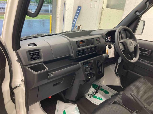 Daihatsu Hijet Cargo 12
