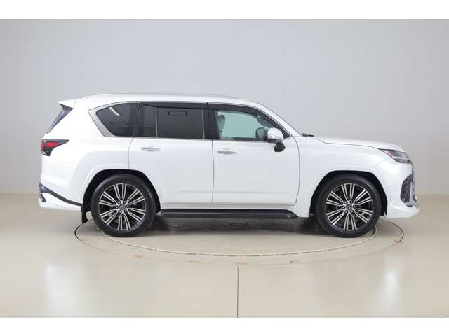 Lexus LX 4