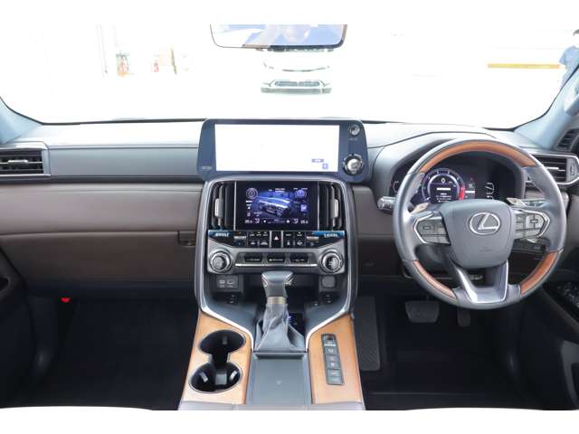 Lexus LX 6