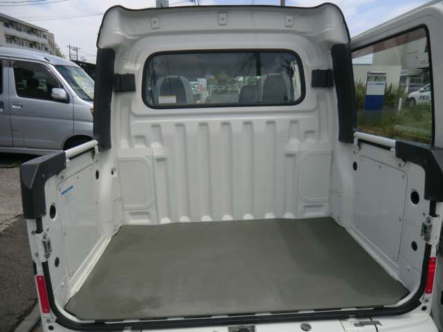 Daihatsu Hijet Deck Van 5