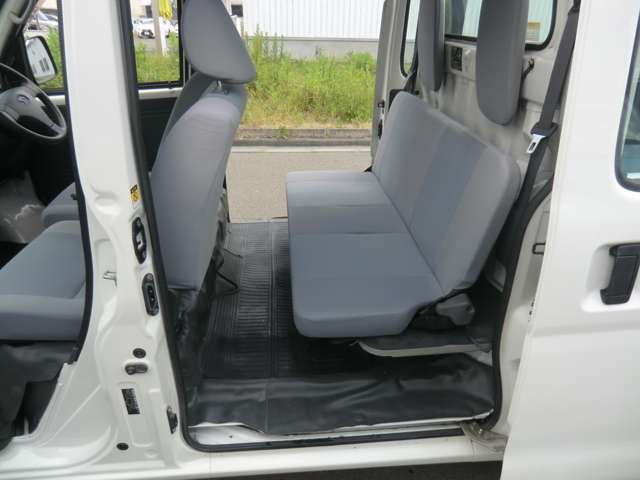 Daihatsu Hijet Deck Van 9