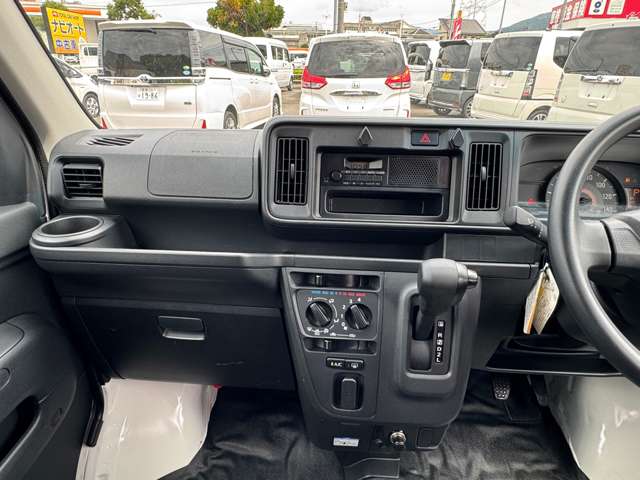 Daihatsu Hijet Cargo 6