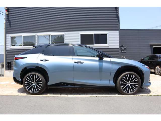 Lexus RZ 4