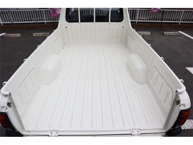 Nissan Sunny Truck 10