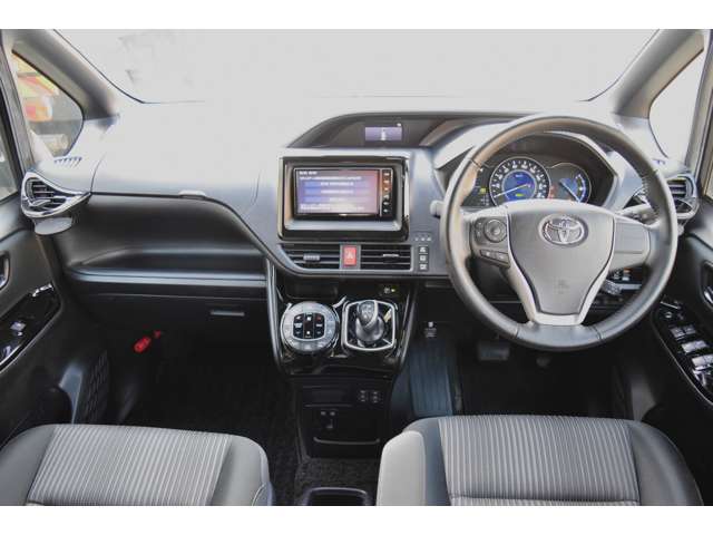 Toyota Noah 7