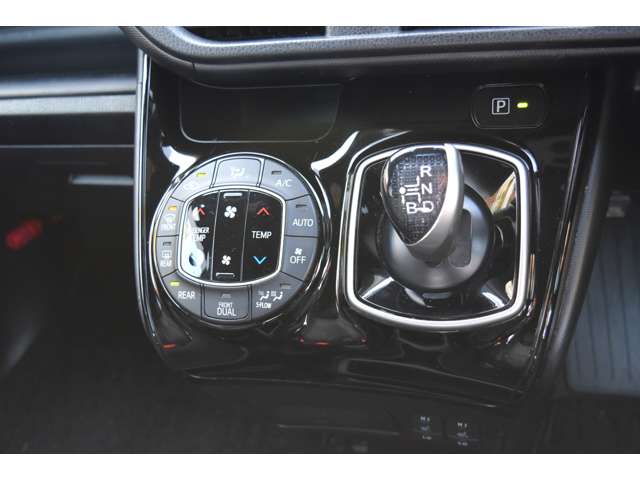 Toyota Noah 10