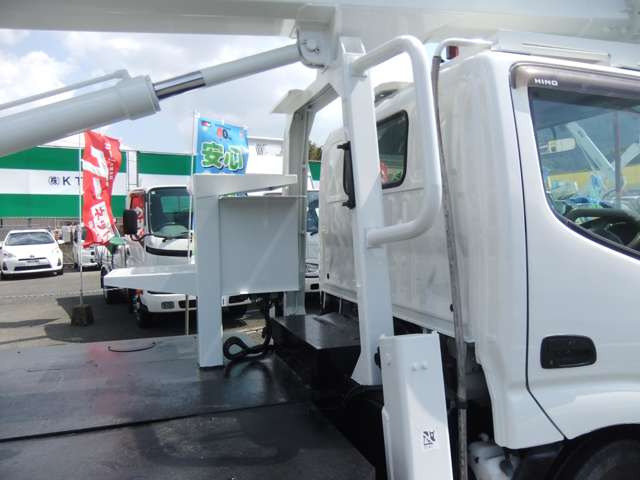 Hino Dutro 12