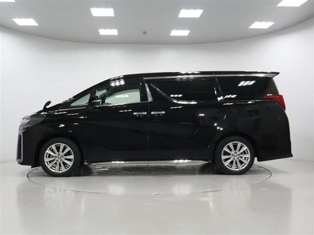 Toyota Alphard 4