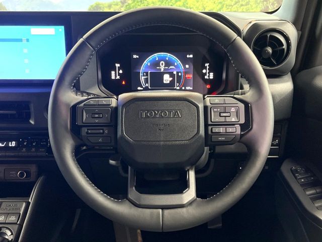 Toyota Land Cruiser FJ 12