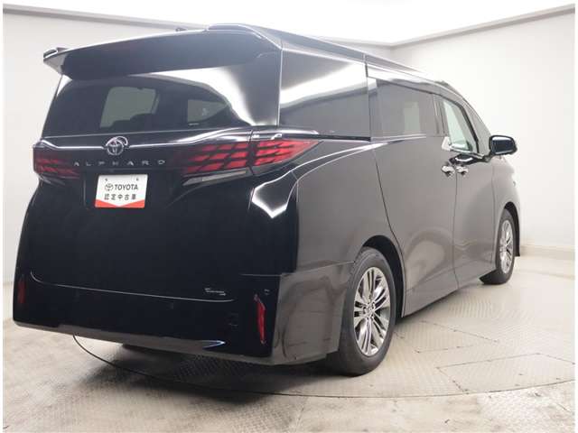 Toyota Alphard 3