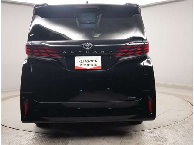 Toyota Alphard 4