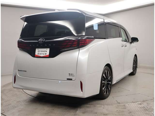 Toyota Alphard 3