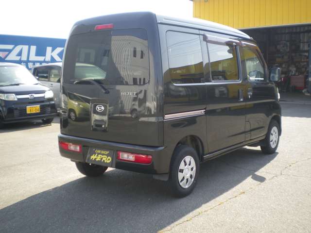 Daihatsu Hijet Cargo 6