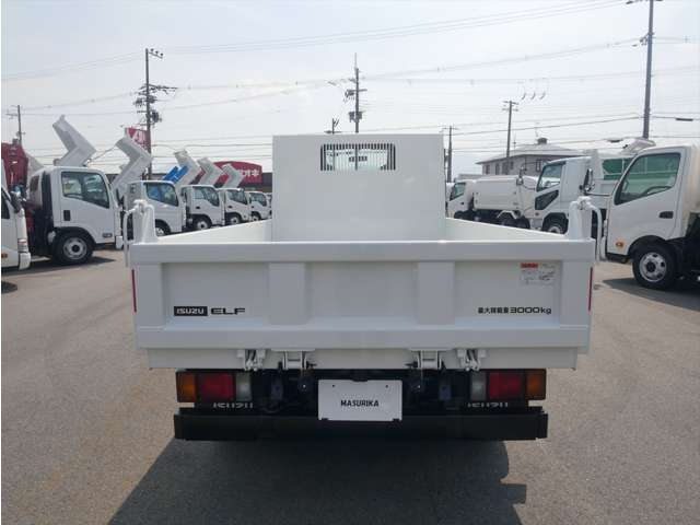 Isuzu Elf 4