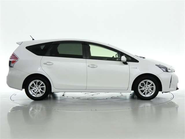 Toyota Prius α 2